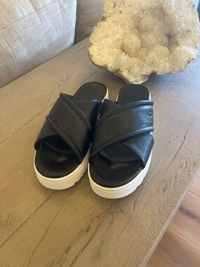 UGG Zayne Crossband Leather Platform Slides Sandals Black Size 6 Summer Vacation